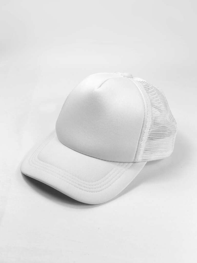 casquettes — Mediamodifier / Unsplash